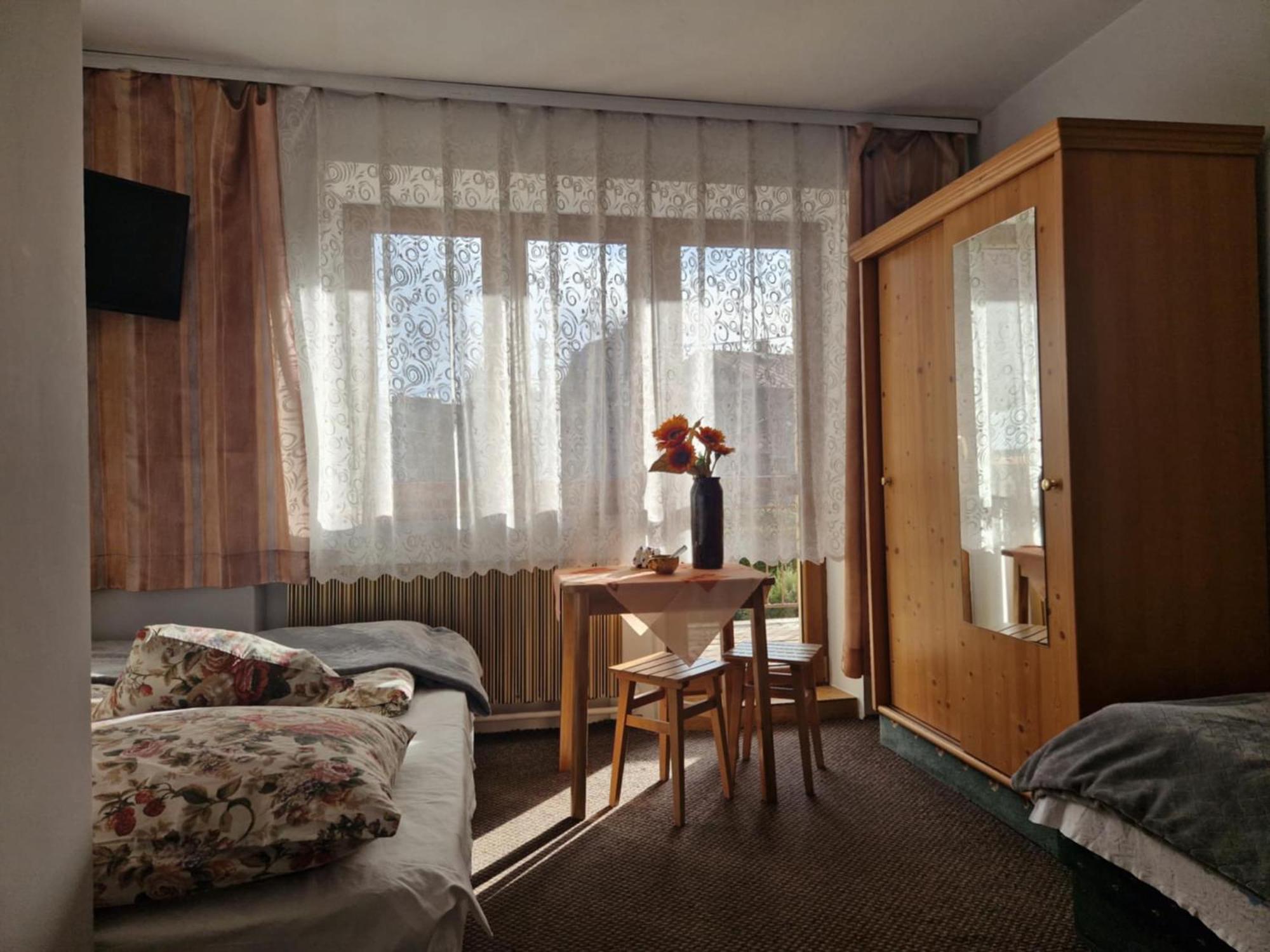 Pokoje Goscinne U Landy Poronin Exterior foto